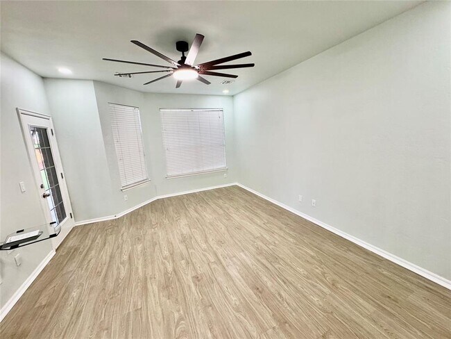 Building Photo - 10504 Walnut Hollow Dr