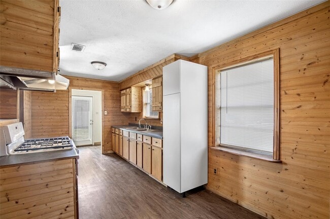 Building Photo - 17219 Janacek Rd