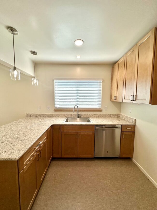 Building Photo - Beautifully Remodeled Unit on the East Side of Santa Barbara