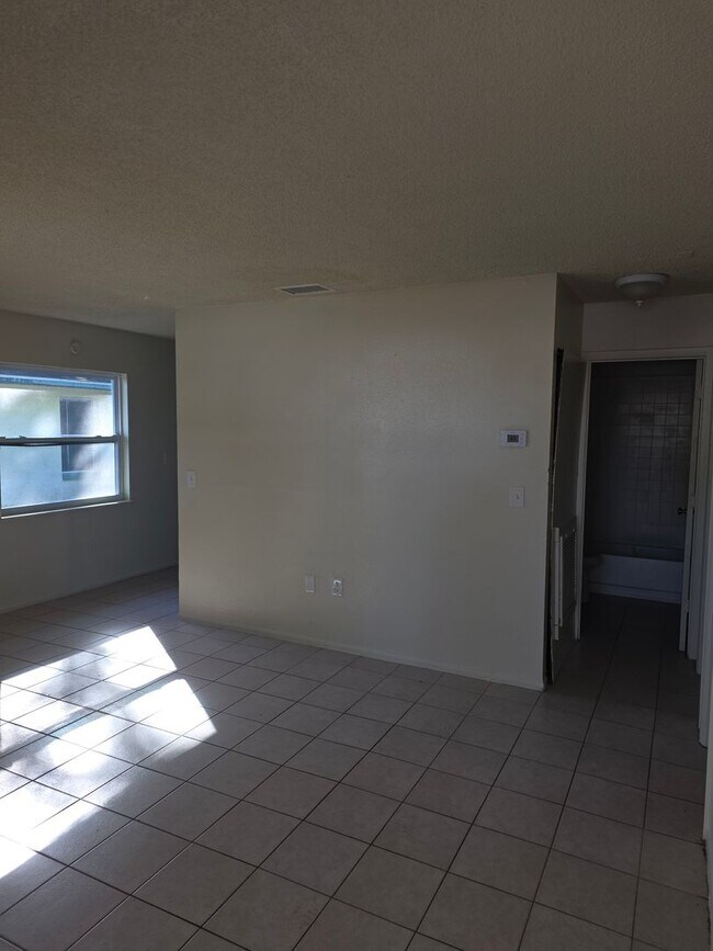 Building Photo - 3/2 DUPLEX