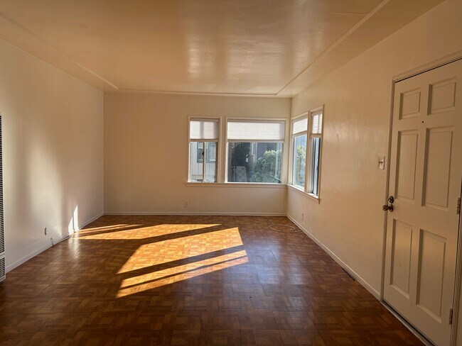 Building Photo - 441 36th St