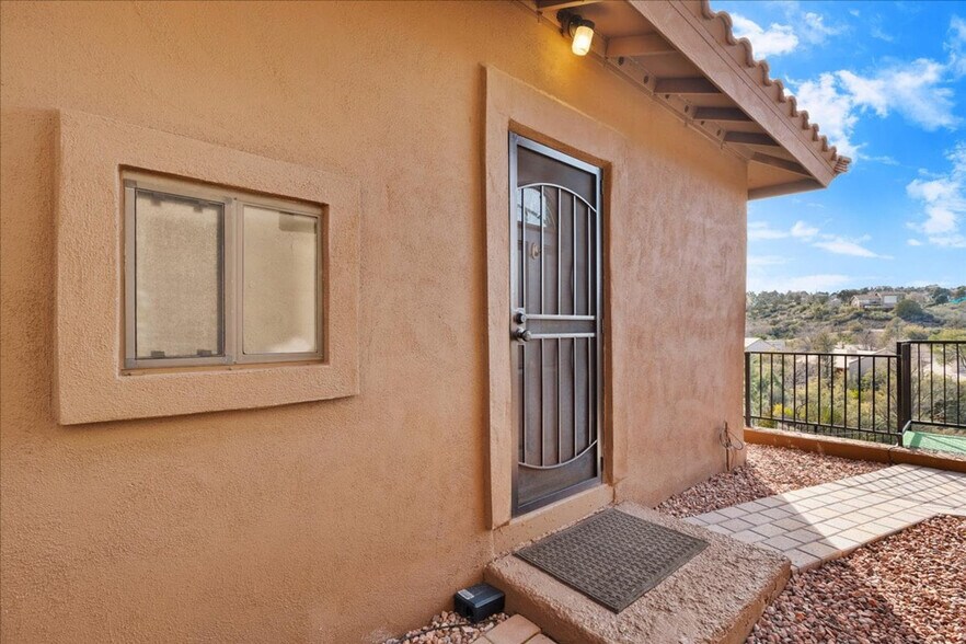 Building Photo - 2402 Desert Willow Dr