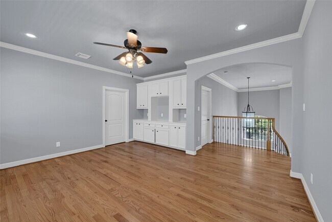 Building Photo - 5738 Ariel St