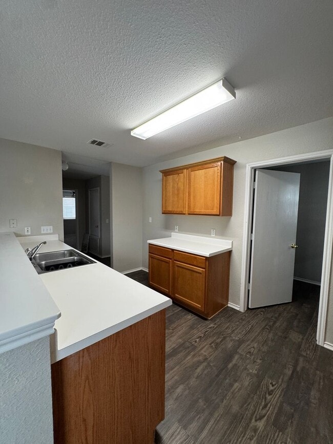 Building Photo - Modern Living Minutes from Everything Kyle...