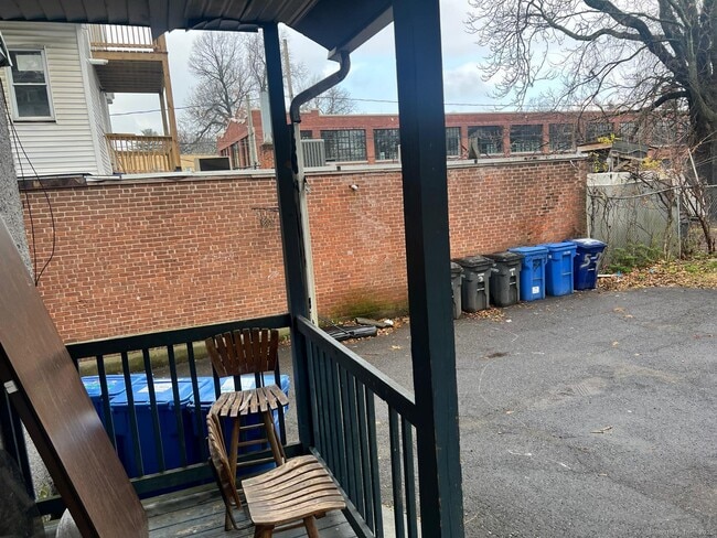 Building Photo - 190 Westland St