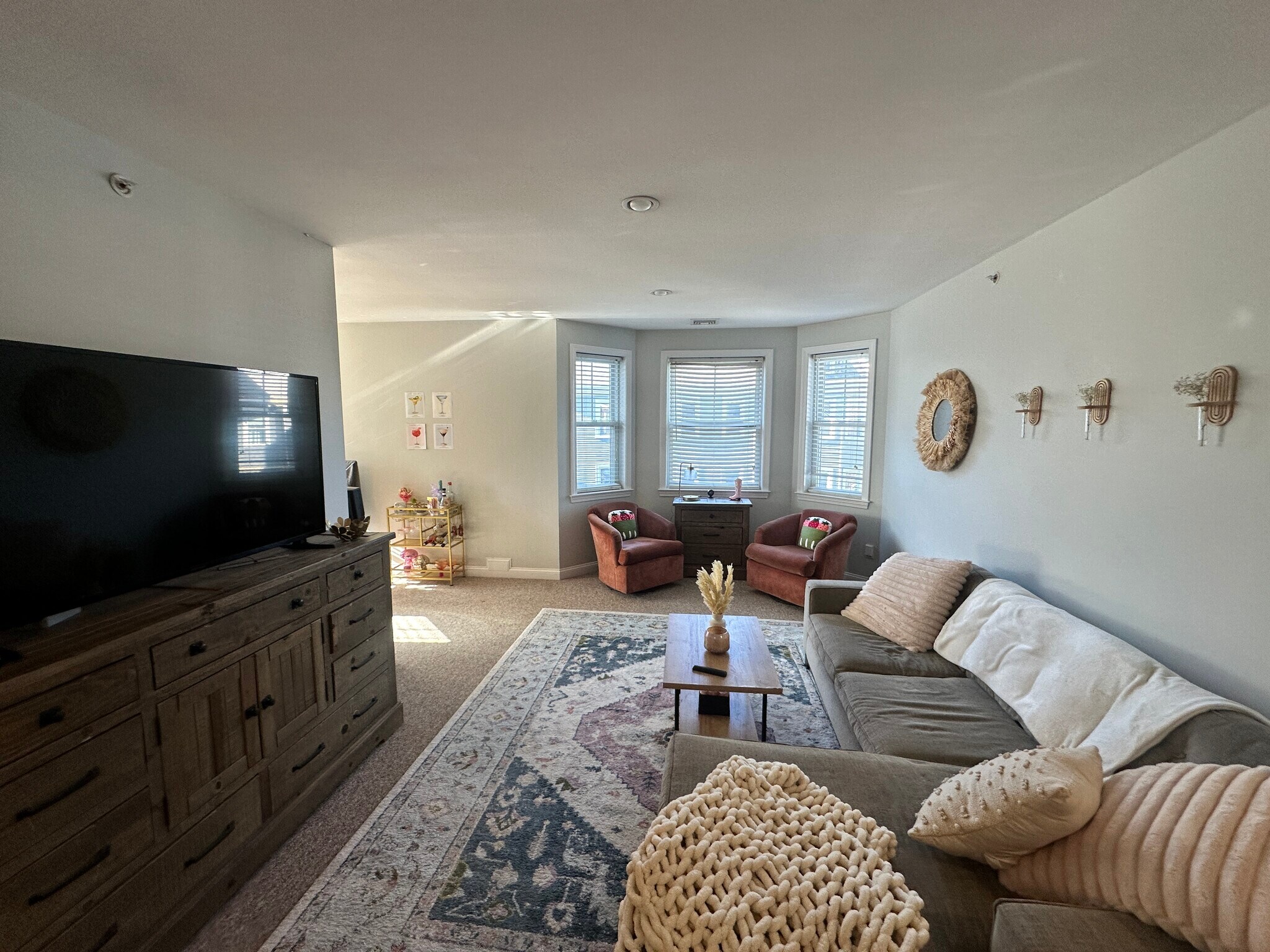 Building Photo - 99 Hillside St