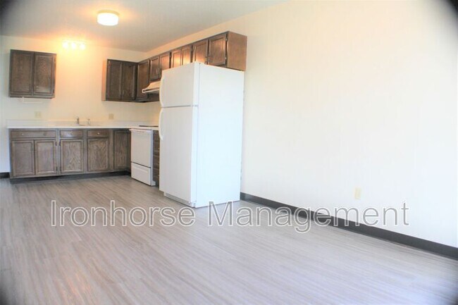 Building Photo - 411 N 16th Ave