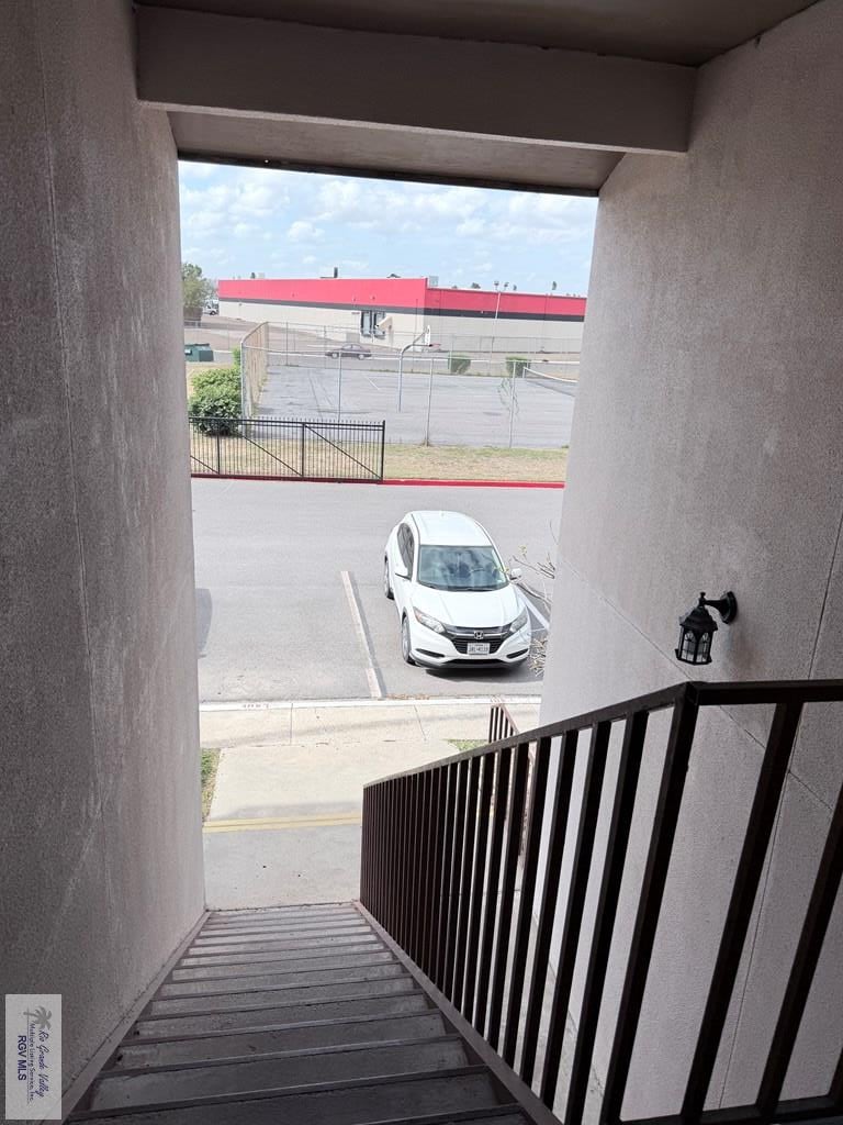 Building Photo - 305 Calle Amistosa