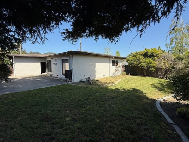Building Photo - RENTED - 3 Bedroom Ranch Style Home in El ...