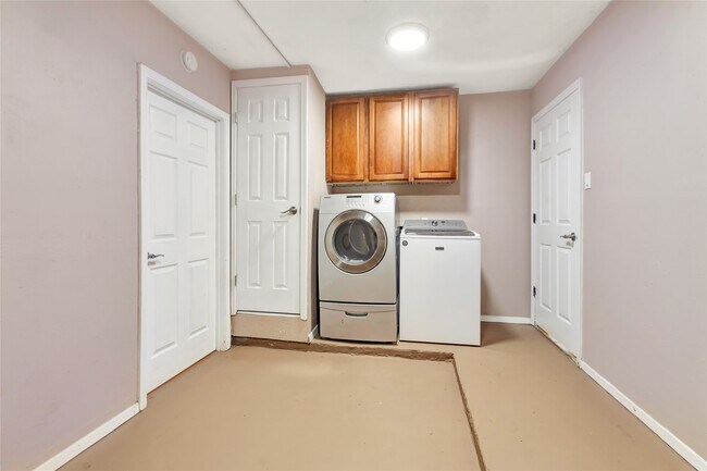 Building Photo - 17018 Dusty Mill Dr W