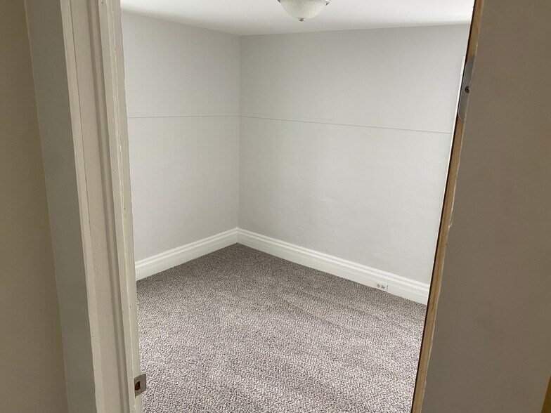 Building Photo - 340 N Park St