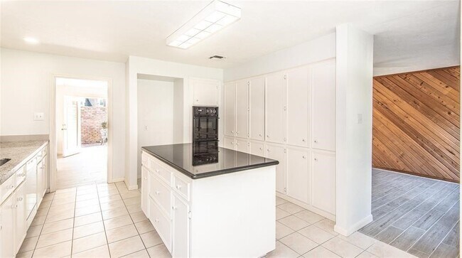 Building Photo - 1518 Durfey Ln