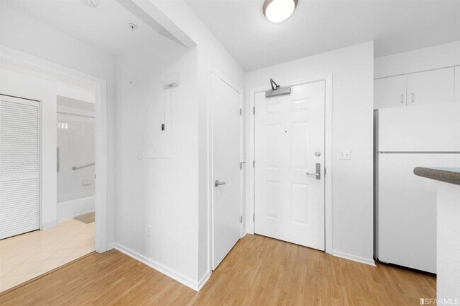 Building Photo - 1BD/1BA Condo at Oceanview Village - Close...