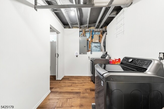 Building Photo - 112 Peapack Rd