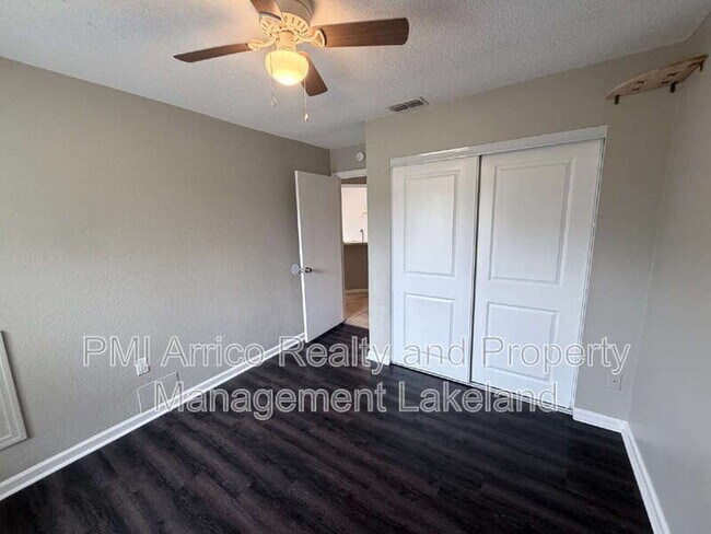 Building Photo - 3670 Country Ln