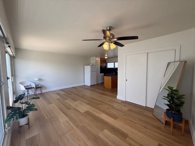 Building Photo - Kuilei Gardens #211