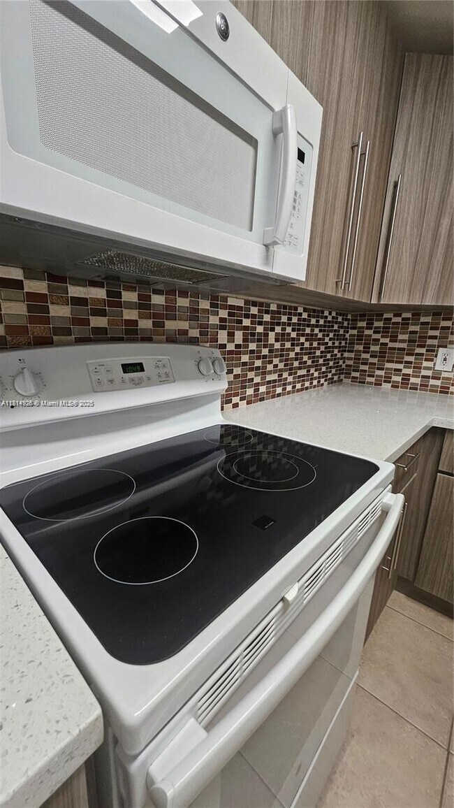 Building Photo - 3038 NW 69th Ct