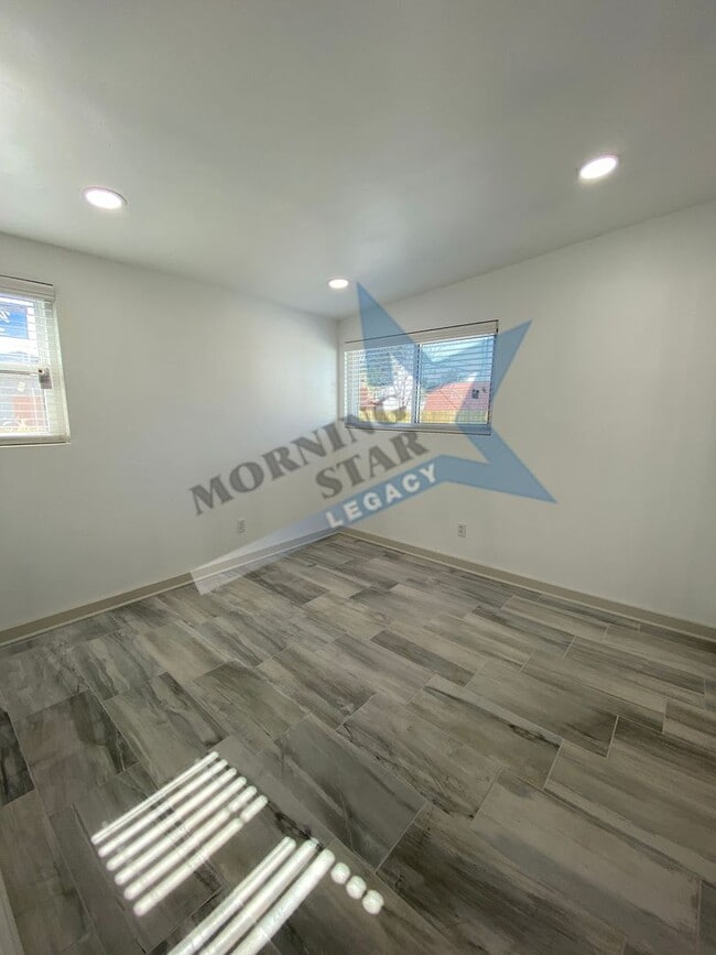 Building Photo - Fully Remodeled 3 bd home