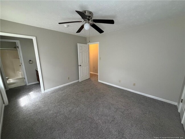 Building Photo - 872 Hilton Dr