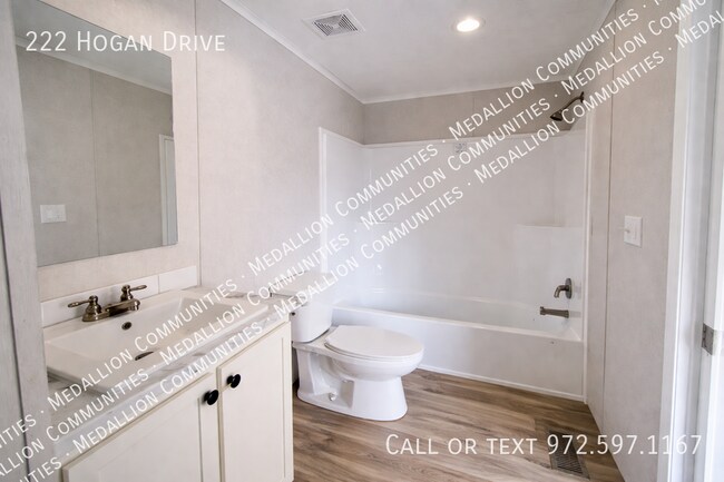 Building Photo - 222 Hogan Dr