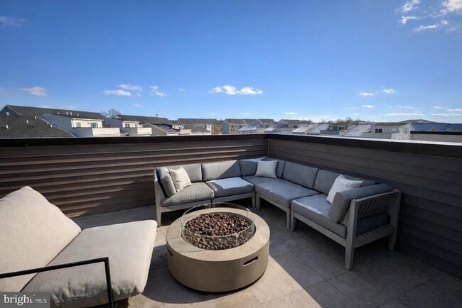 Building Photo - 134 Smt Pt Blvd