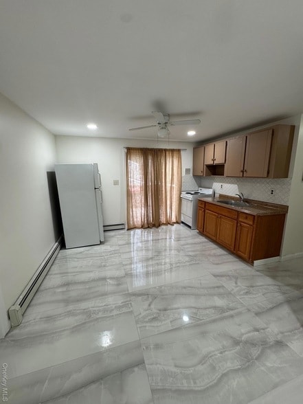 Building Photo - 185 N Bicycle Path