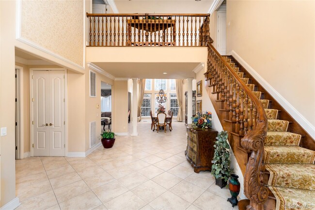 Building Photo - 19 Hamlet Woods Dr