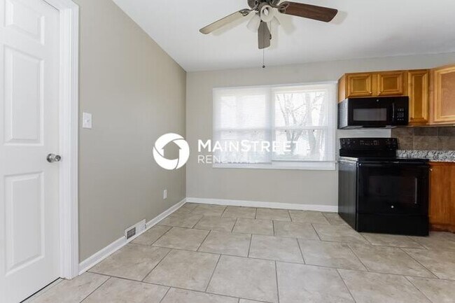 Building Photo - 4 Bedroom Pet-Friendly Home in Kansas City...
