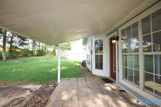 Building Photo - 252 Mountain Creek Dr