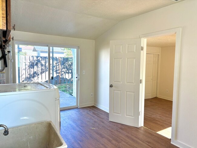 Building Photo - Powellhurst-Gilbert Updated 4 Bedroom/2 Ba...