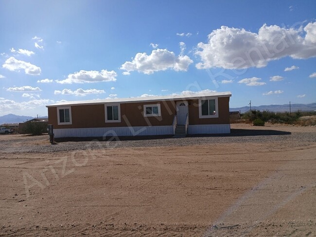 Building Photo - RENOVATED, PRIVATE & SPACIOUS HOME