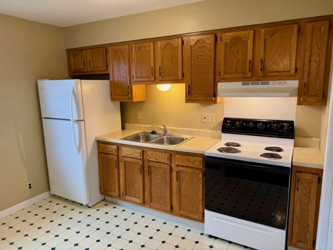 Building Photo - 515 Monroe Ave