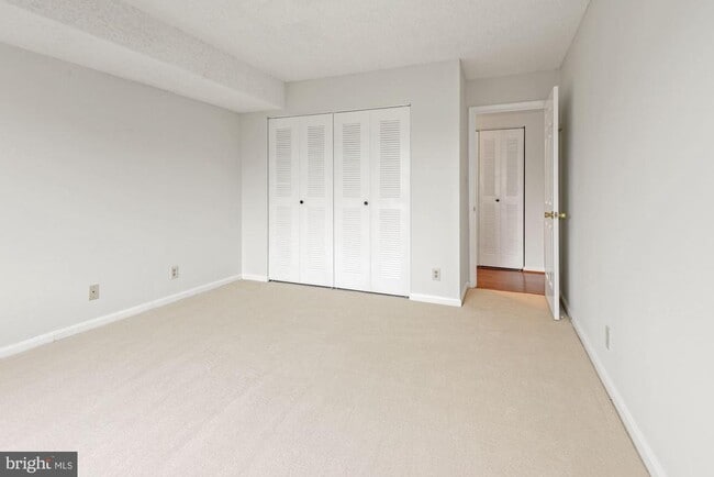 Building Photo - 3800 Powell Ln