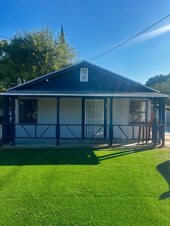 Building Photo - Everest Ave (3925)