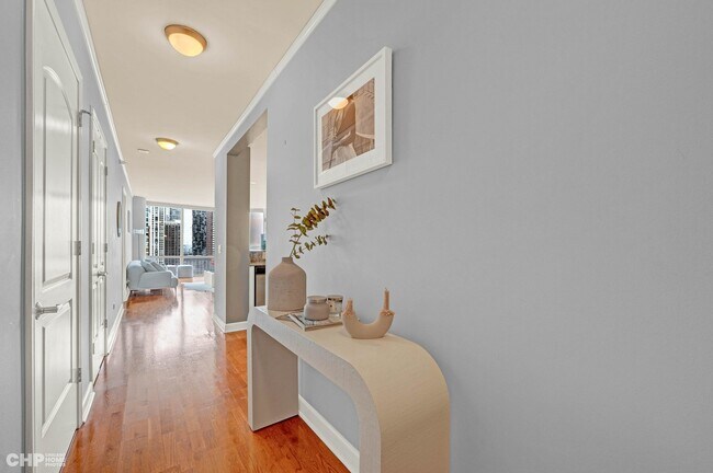 Building Photo - 450 E Waterside Dr