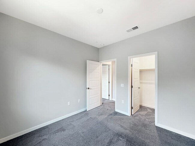 Building Photo - Spacious San Elijo Hills Home with 2-car G...