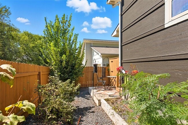 Building Photo - 2007 S L Davis Ave