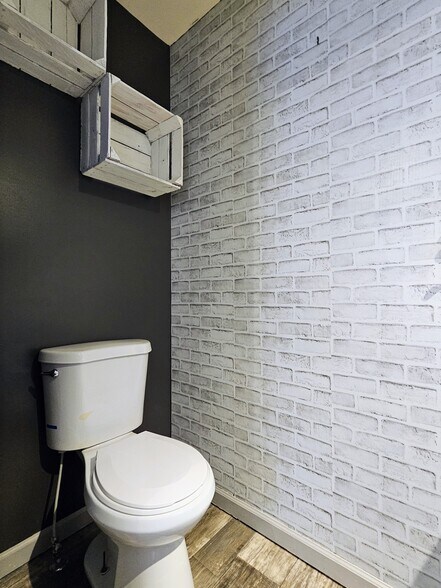 Building Photo - 27 Penny Ln