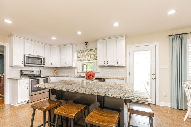 Building Photo - 9133 Robin Ridge Dr