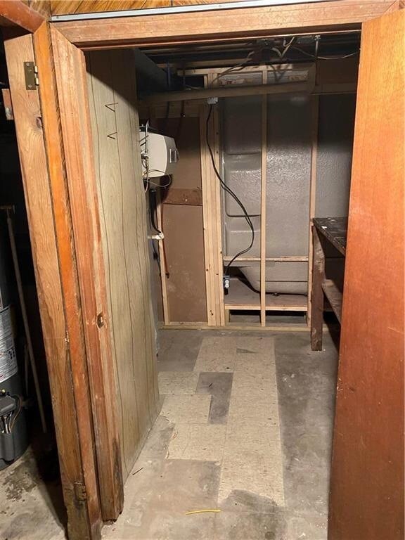 Building Photo - 704 E Culton St