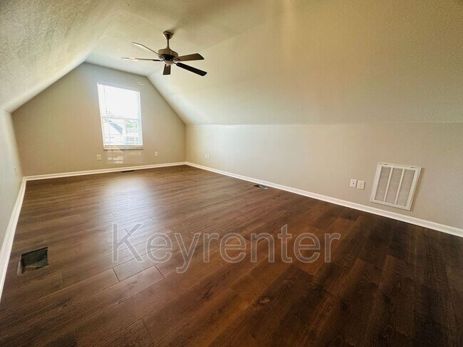 Building Photo - 6335 Altacrest Ln