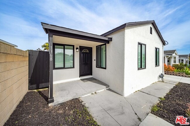 Building Photo - 1368 W Summerland Ave