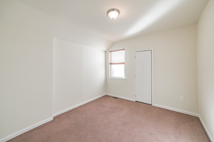 2nd Fl BR #1 - 1818 Federal St