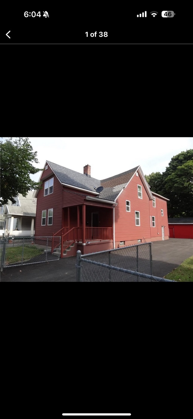 Building Photo - 298 Bernard St