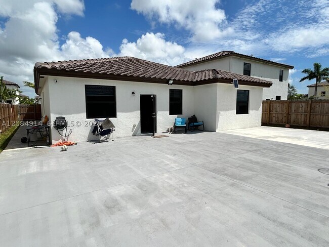 Building Photo - 11914 SW 241 Ter