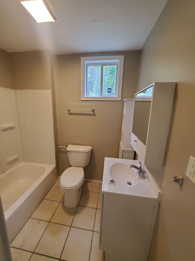 Building Photo - 509 Parkview Dr