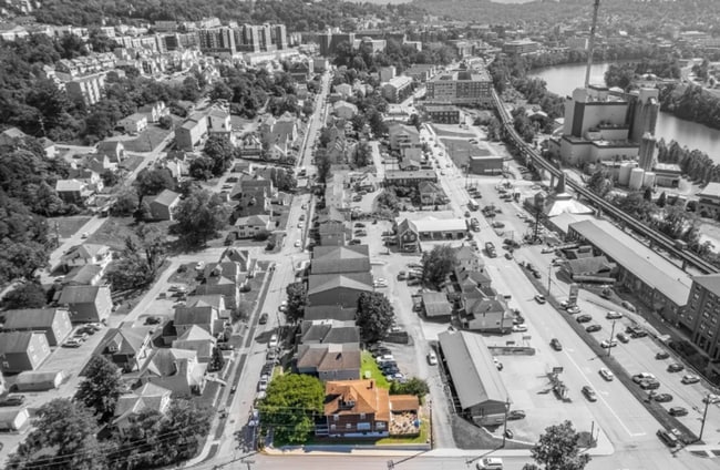 Building Photo - 729 McLane Ave