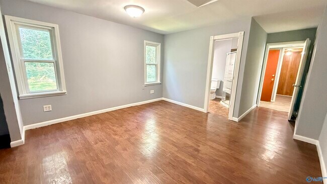 Building Photo - 609 10th St NW