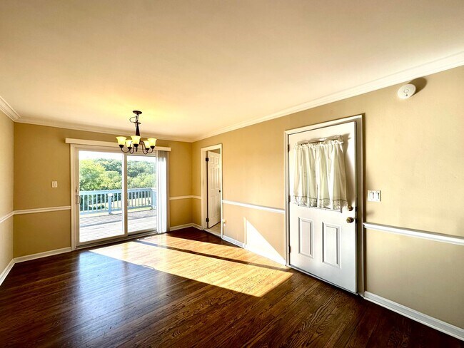 Building Photo - Charming 3 Bedroom/1.5 Bathroom Home in Norrisville, MD!