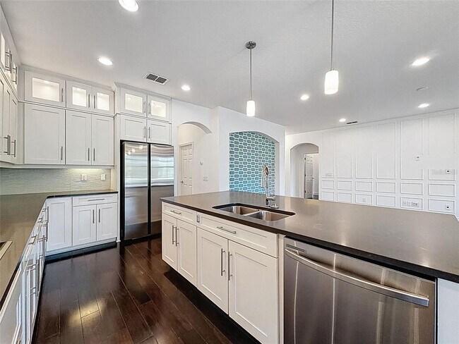 Building Photo - 10701 Laurel Vista Way